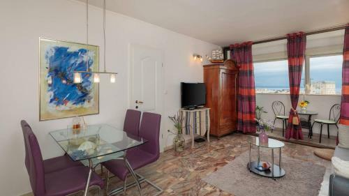 Panoramic City Apartment