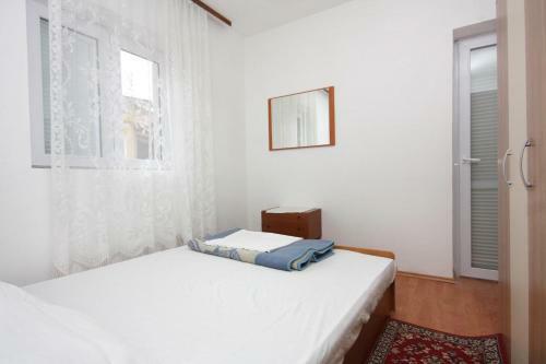 Apartments With A Parking Space Punat (krk) - 5350