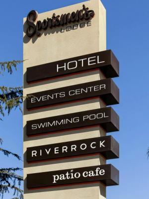 Sportsman's Lodge Hotel