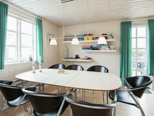 Three-bedroom Holiday Home In Grenaa 11