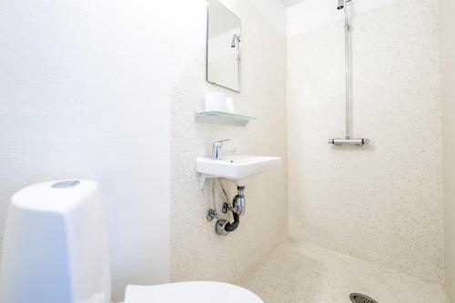 Ydes Budget Hotel