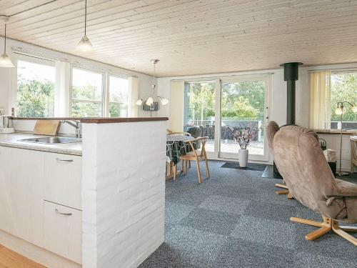 Two-bedroom Holiday Home In Thyholm 4