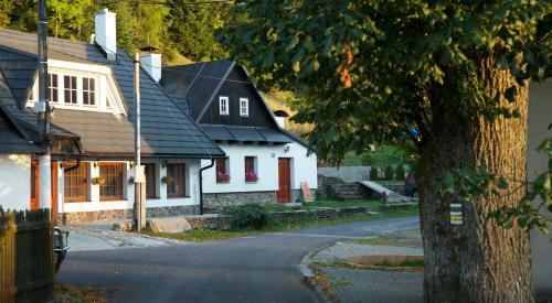 Rozpravkovy Domcek Zvoncek