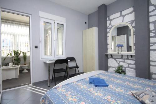 Apartments With A Parking Space Hvar - 8810