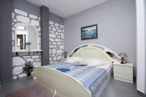 Apartments With A Parking Space Hvar - 8810
