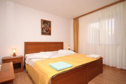 Apartments With A Parking Space Hvar - 8810