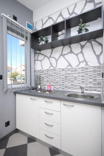 Apartments With A Parking Space Hvar - 8810