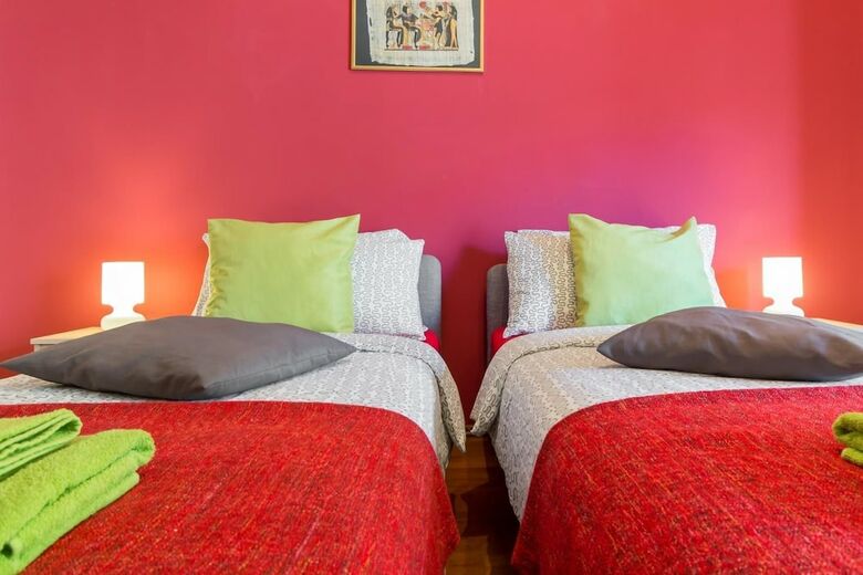 Hostal Top Center Rooms & Studio
