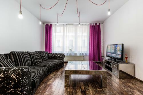 Jm Apartment Design & The City