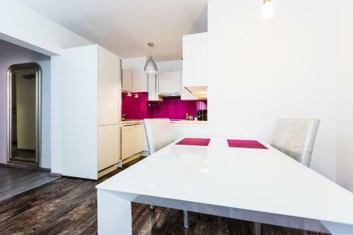 Jm Apartment Design & The City
