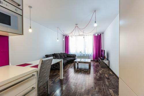 Jm Apartment Design & The City
