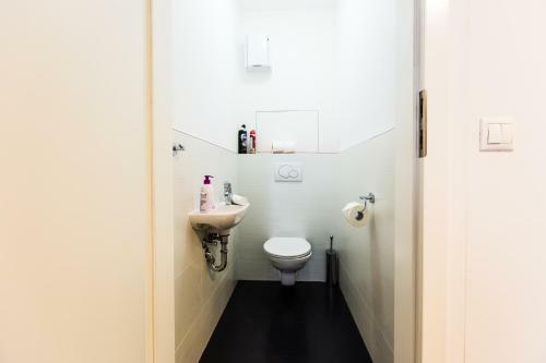 Jm Apartment Design & The City