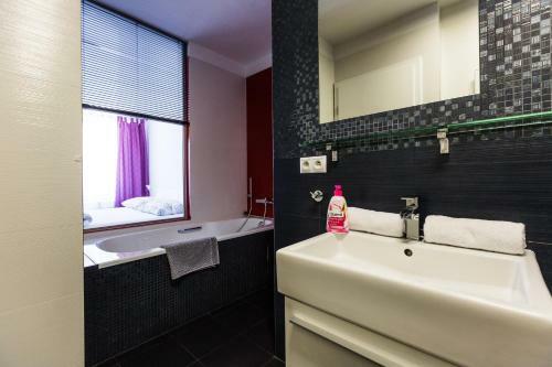 Jm Apartment Design & The City
