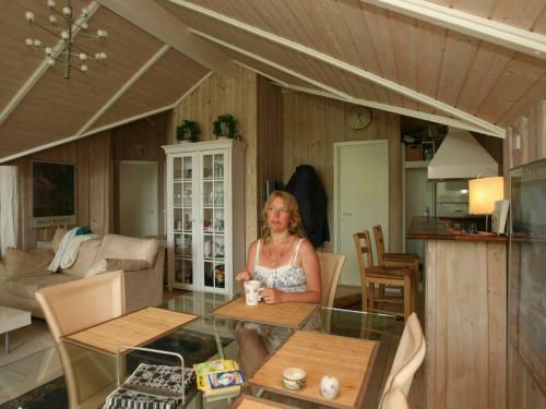 Three-bedroom Holiday Home In Dronningm�lle 5
