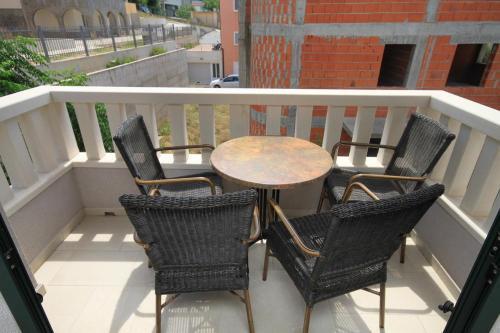 Apartment Makarska 3751e