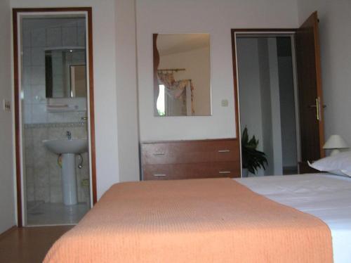 Apartment Orebic 10096b
