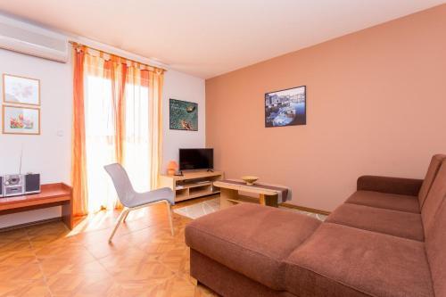 Apartment In Silo/insel Krk 13502
