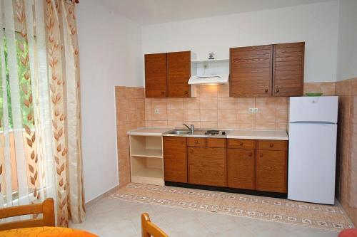 Apartments With A Parking Space Palit (rab) - 5028