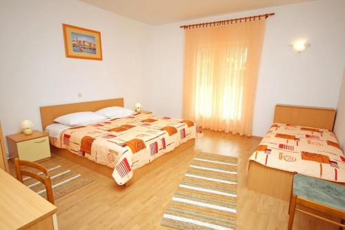 Apartments With A Parking Space Palit (rab) - 5028