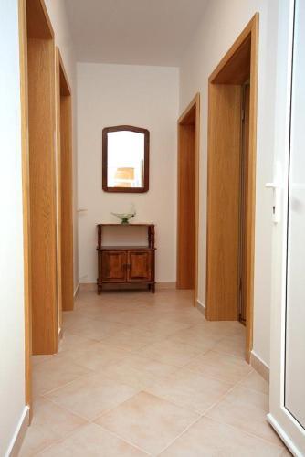 Apartments With A Parking Space Palit (rab) - 5028
