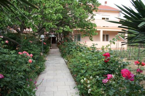 Apartments With A Parking Space Palit (rab) - 5028