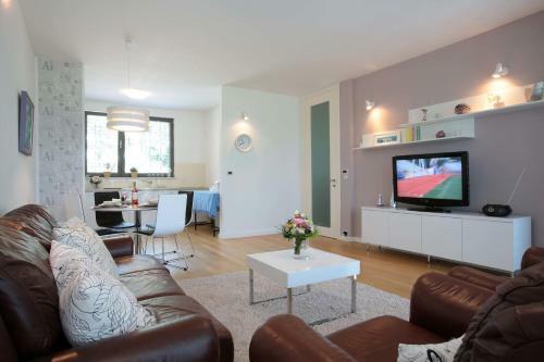 Holiday Home Beige