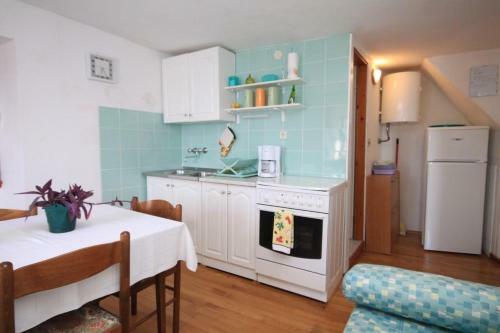 Apartment Komiza 8910b