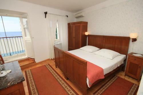 Apartment Komiza 8910b
