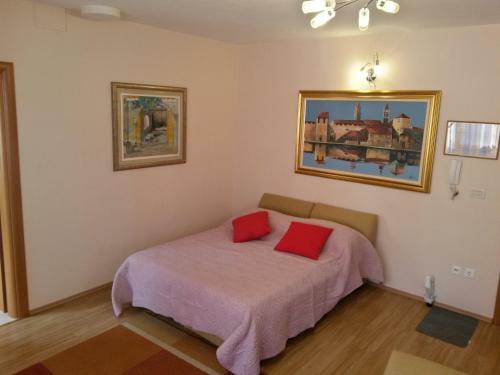 Hostal Apartments Belas