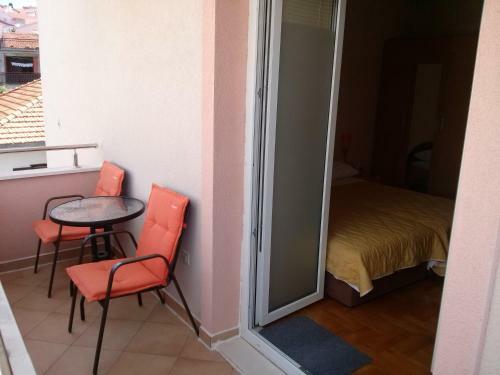 Hostal Apartments Belas