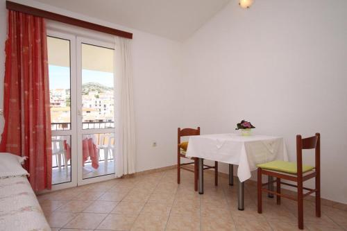 Apartments With A Parking Space Hvar - 4004