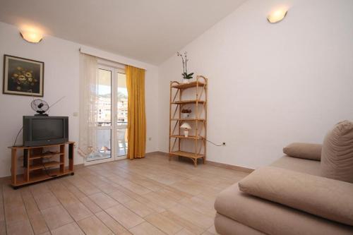 Apartments With A Parking Space Hvar - 4004