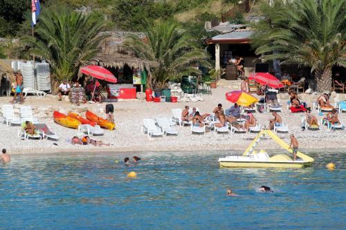 Apartments With A Parking Space Hvar - 4004