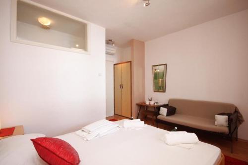 Apartments By The Sea Brela (makarska) - 6689