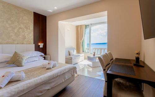 Apartments By The Sea Brela (makarska) - 6689