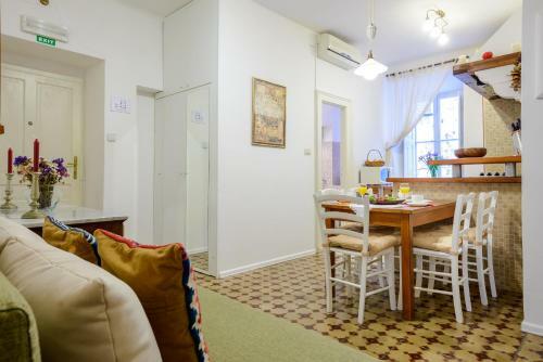 Hostal Guest House Flores