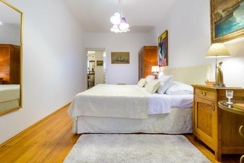 Hostal Guest House Flores