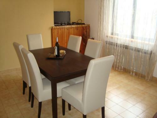 Apartments Pelo?a