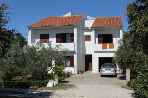 Apartments With A Parking Space Ugljan - 8403