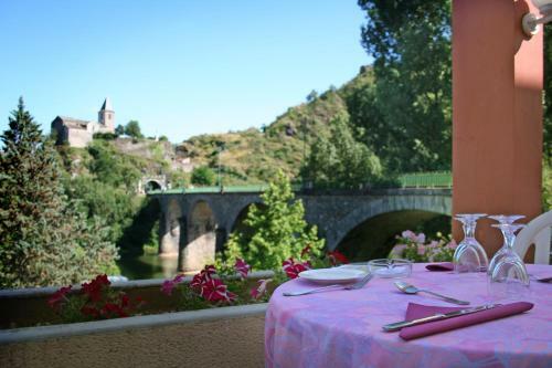 Logis Hotel Restaurant Du Pont