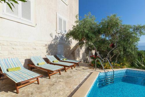Villa Holiday Home Lukrecia
