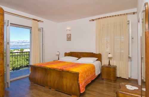 Villa Holiday Home Lukrecia