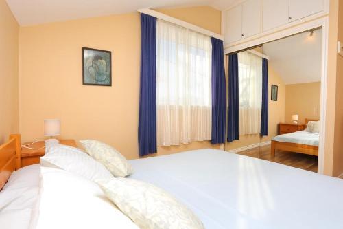 Apartment Mastrinka 2042a