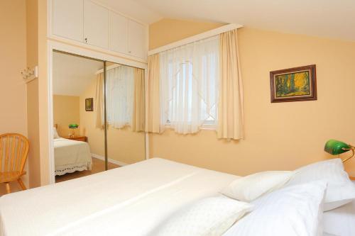 Apartment Mastrinka 2042a