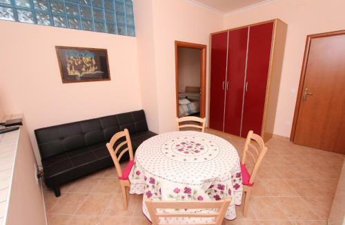 Hostal Apartments Casa Menis
