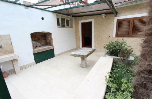 Hostal Apartments Casa Menis