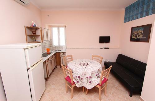 Hostal Apartments Casa Menis