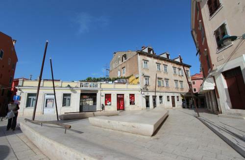 Hostal Apartments Casa Menis