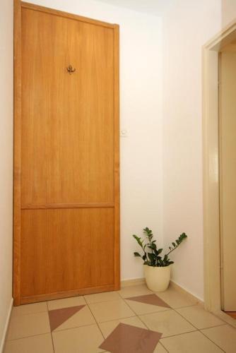 Apartment Lumbarda 9303b