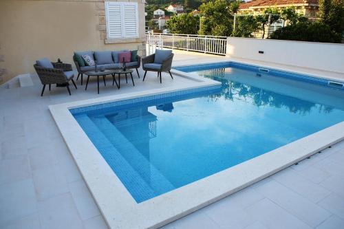 Apartment Lumbarda 9303b
